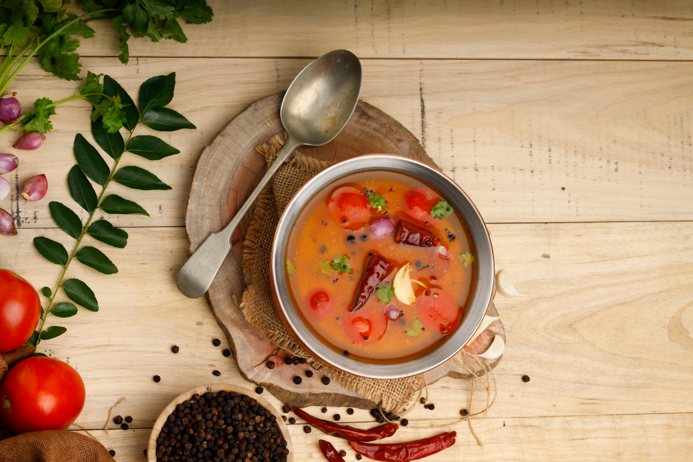 रसम रेसिपी - एक तीखा दक्षिण भारतीय आरामदायक सूप